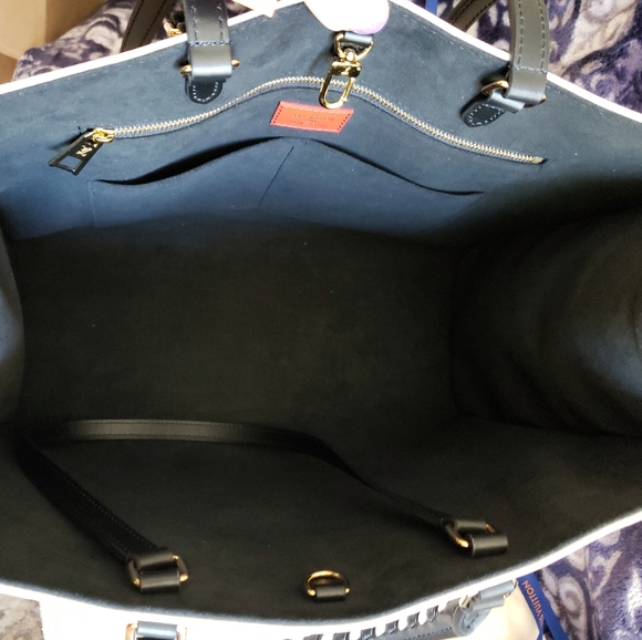 LOUIS VUITTON Crafty Onthego Giant Flower Monogram Ivory Black Bag - Picture 9 of 12